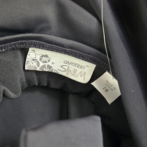 NWT Avenue Swim Black Top with Studded Design Size 18 - Picture 5 of 8